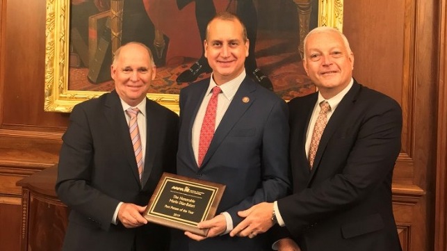 美国国会议员接受AAPA 2019年港口人员奖
