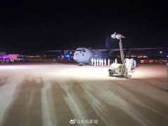 包机运输伊拉克用过水门仪式迎接中国援助物资